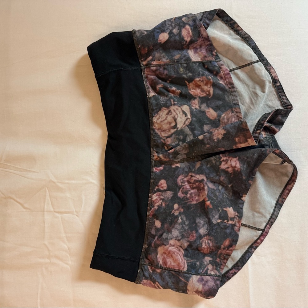 lululemon athletica Speed Up low rise lined short - Black and Floral
